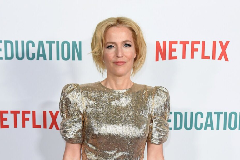 gillian anderson net worth